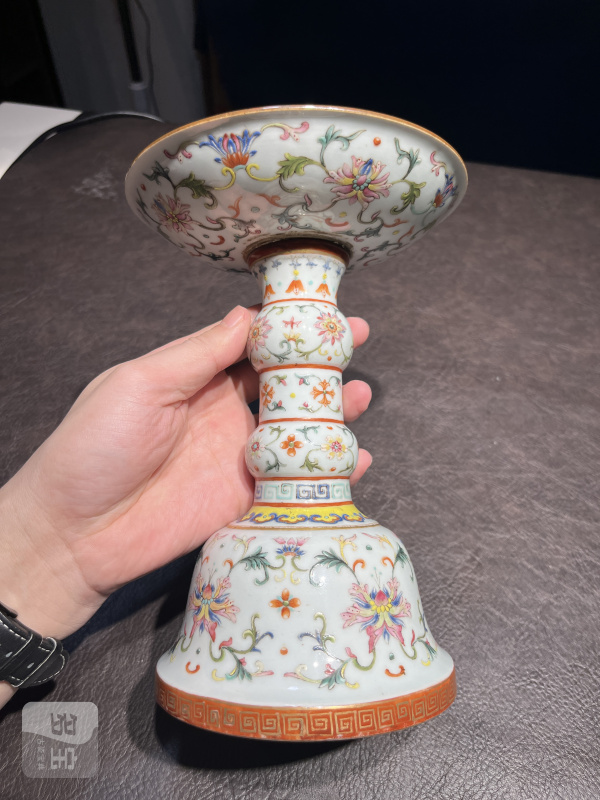 清乾隆 洋彩描金缠枝宝相花觚式供盘一对 - 图6